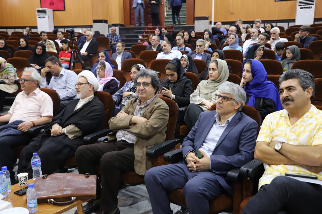 آیین نکوداشت روز خبرنگار 19 مرداد با همکاری خانه مطبوعات و اتاق بازرگانی زنجان سخنرانی فریدون صدیقی