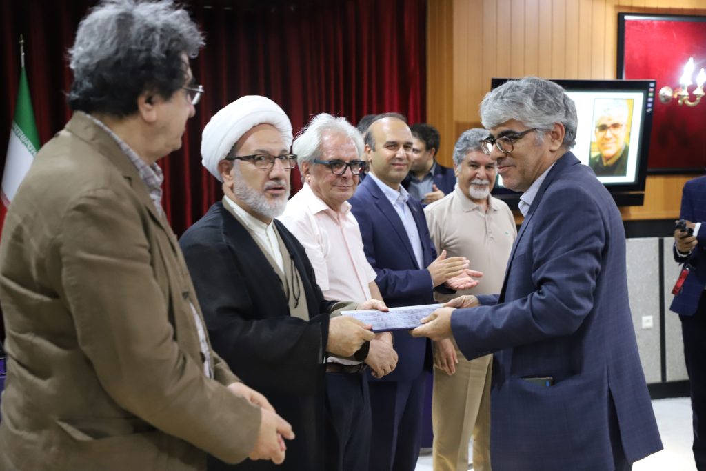 آیین نکوداشت روز خبرنگار 19 مرداد با همکاری خانه مطبوعات و اتاق بازرگانی زنجان تقدیر یوسف ناصری