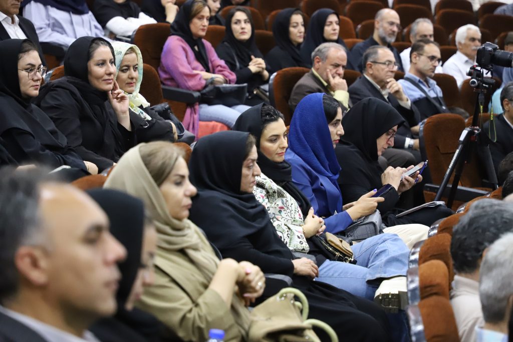 آیین نکوداشت روز خبرنگار 19 مرداد با همکاری خانه مطبوعات و اتاق بازرگانی زنجان تقدیر علیرضا سلطانی